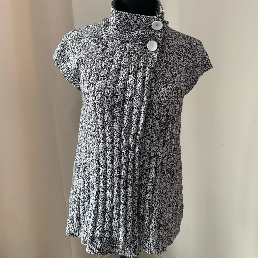 Marled black and white Izod sweater. Size M